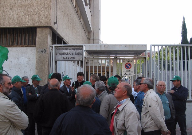 Taranto: "Consorzio di Bonifica Stornara e Tara  campagna irrigua 2015".