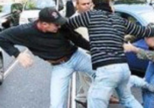 Ginosa: "4 Stranieri calpestano uomo”
