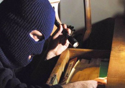 Ginosa: “ Voi andate al matrimonio di vostra figlia e noi vi svaligiamo casa.