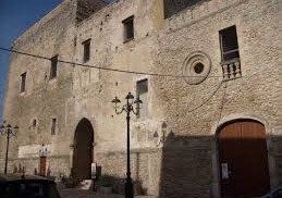 Laterza:  "I luoghi dei Perez, invasioni digitali".