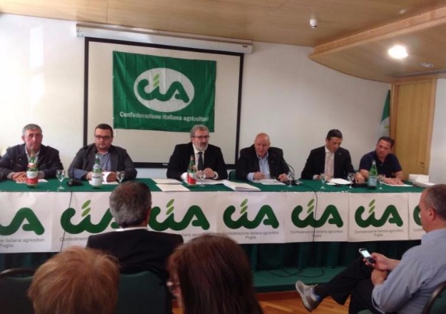 Emiliano sottoscrive il documento della Cia Puglia per il rilancio dell’agricoltura pugliese